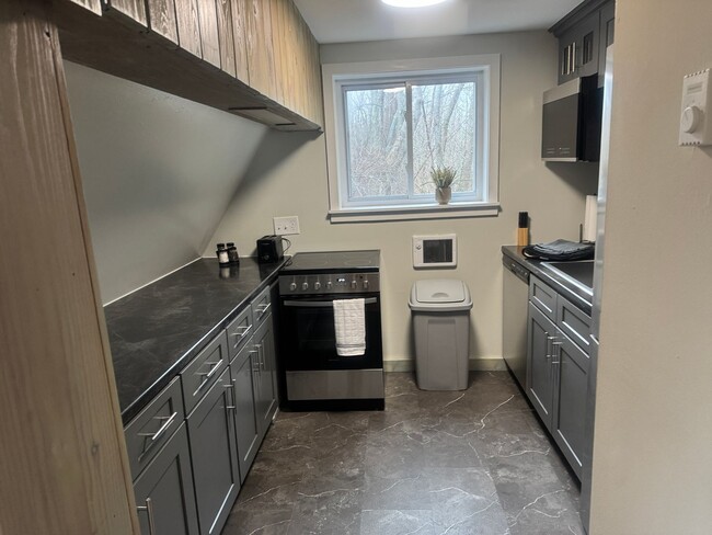 Building Photo - Renovated Spectacular Lakefront Carriage H...