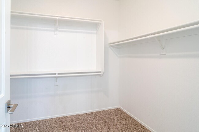 Building Photo - 2550 E Taro Ln