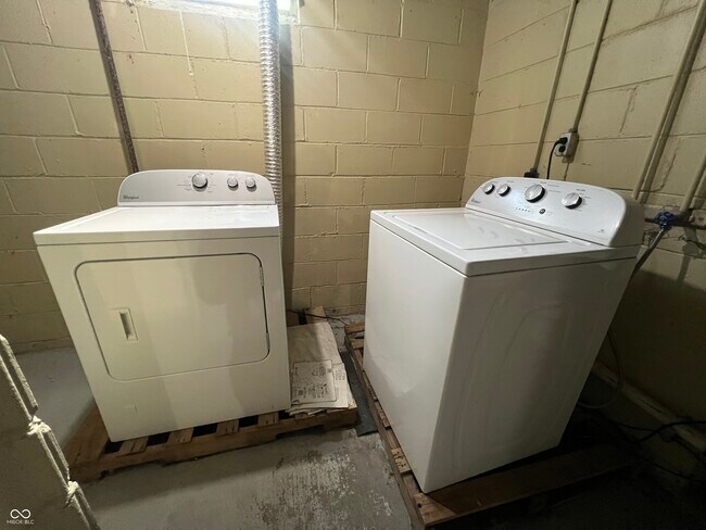 Building Photo - 77 W Westfield Blvd