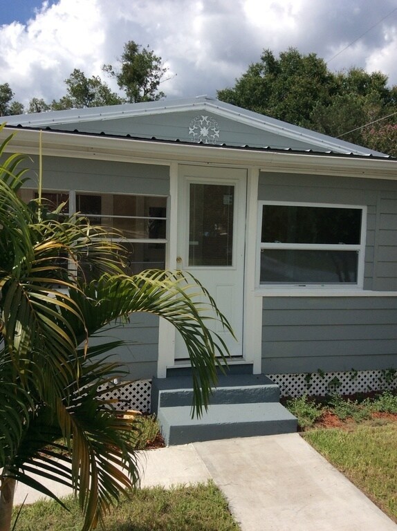 Building Photo - MOVE IN SPECIAL- Cozy 2 Bed/ 1 Bath Home in Saint Cloud
