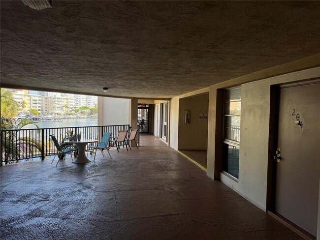 Building Photo - 2420 Diana Dr