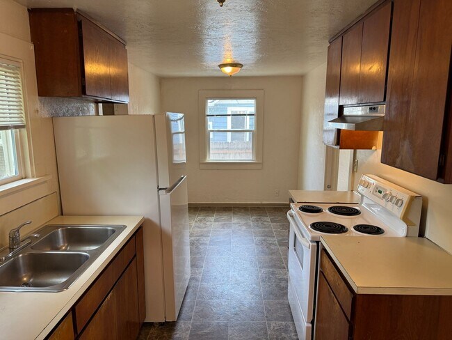 Building Photo - Cute 1 bedroom 1 bathroom house in Eugene!
