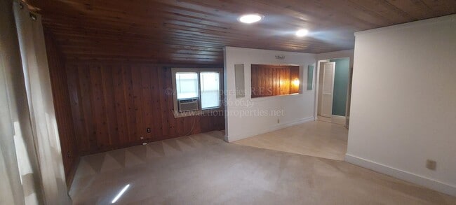 Building Photo - Central Roseville, 1 Bed, 1 Ba, Wall Air, ...