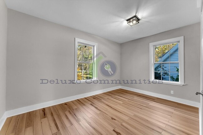 Building Photo - 724-724 Adams St SE