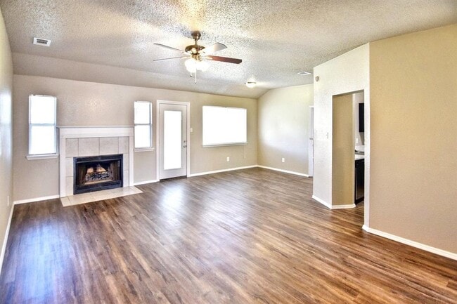 Building Photo - 4201 Bluestem Ln