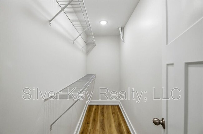 Building Photo - 2113 W Madison Ave