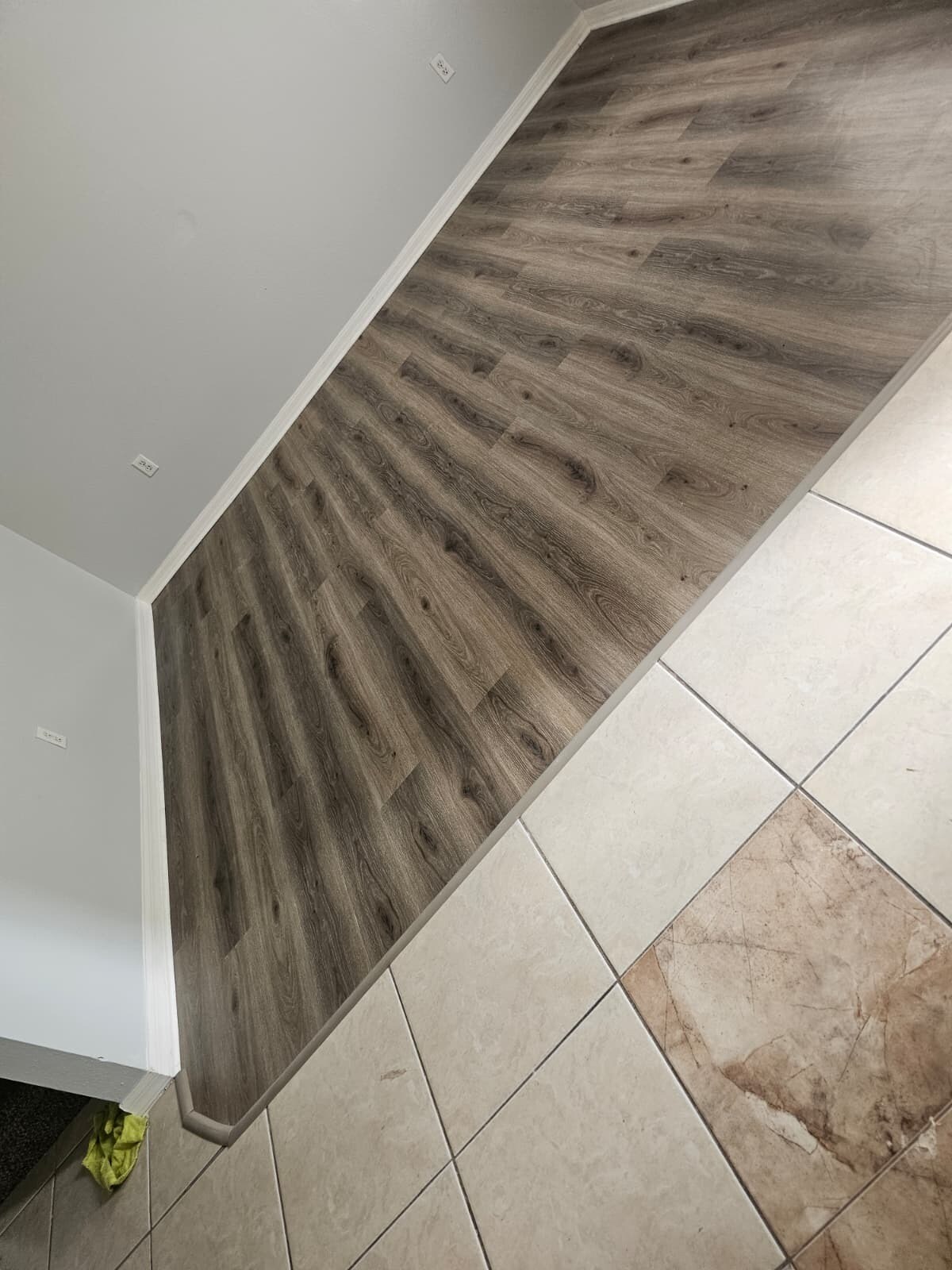 Building Photo - 302 Aylesbury Ct