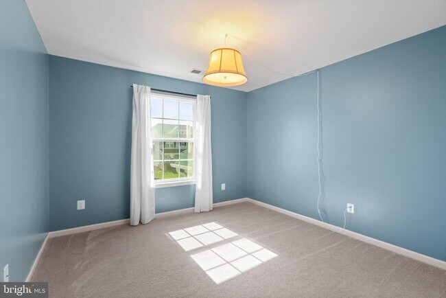 Building Photo - 3175 Fledgling Cir
