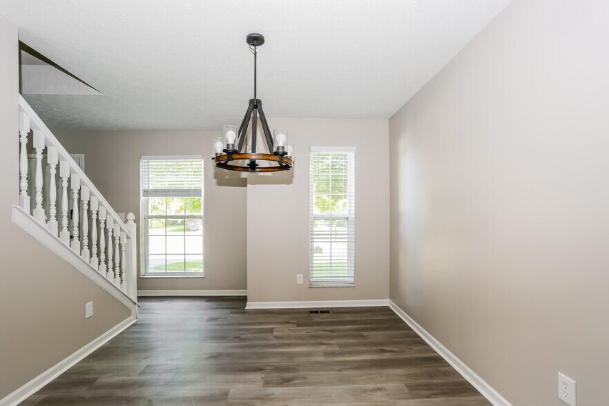Building Photo - 8402 Lucerne Dr