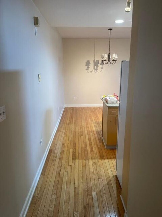 Building Photo - 1 Bed 1 Bathroom River West
