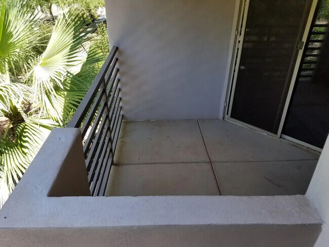 Building Photo - Stunning 2-bedroom 2 bath