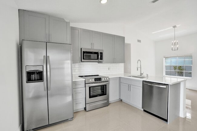 Building Photo - 17866 SW 10th Ln