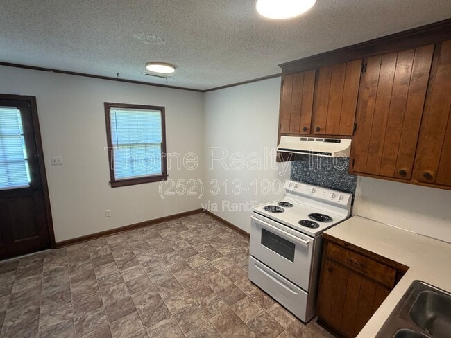 Building Photo - 2206 Candlewood Dr SW