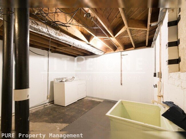 Building Photo - Price Drop Alert!   3 bed 1/5bath Home. Available Now!