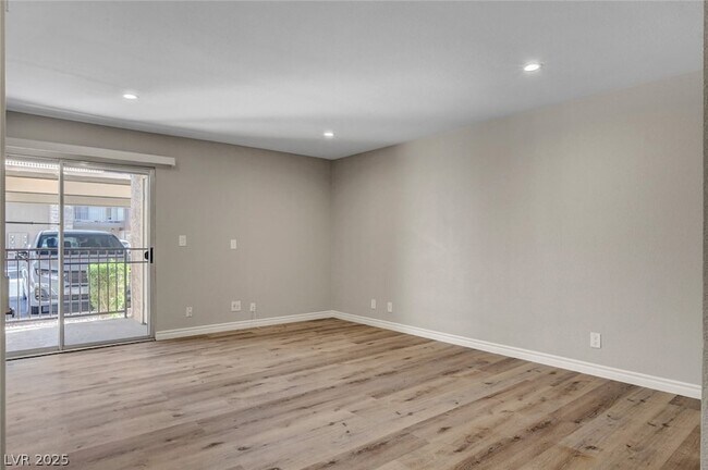 Building Photo - 5240 Indian River Dr