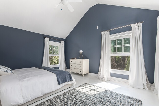 Building Photo - 274 Main St