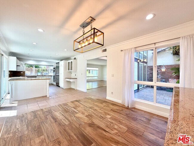 Building Photo - 1615 Wellington Pl