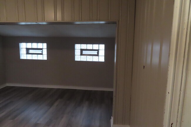 Building Photo - 1121 Fairwood Ave