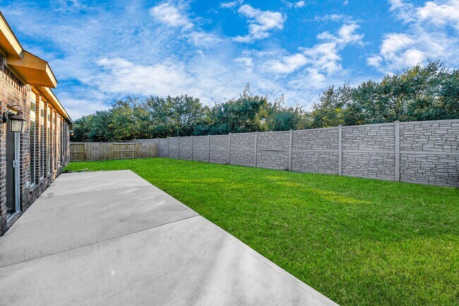 Building Photo - 2003 Sequoia Trail Ln