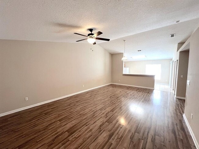 Building Photo - 4 Eton Ln