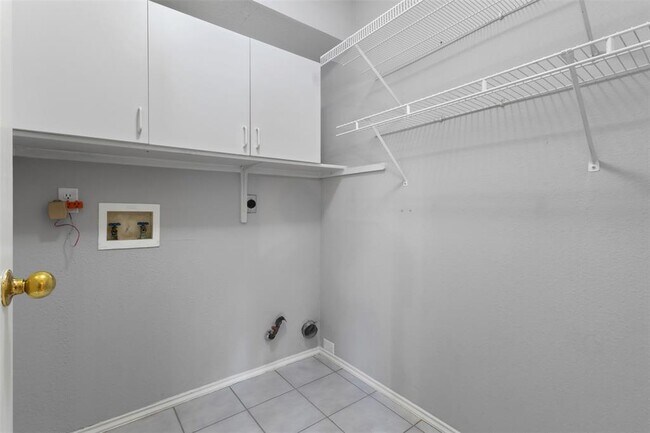 Building Photo - 13400 Bolivia Dr