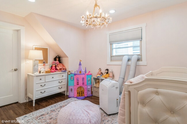 Building Photo - 4024 N Maplewood Ave