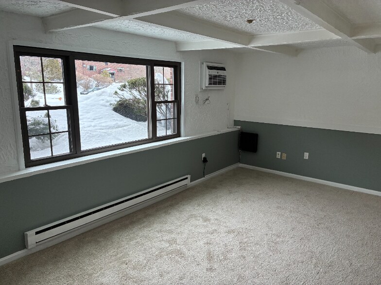 Building Photo - 58 Spencer Rd