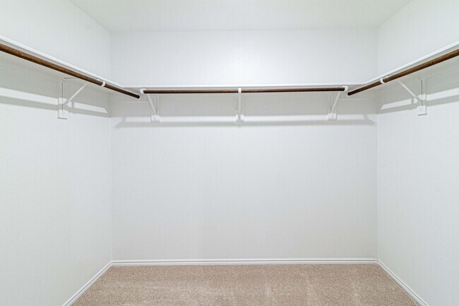 Building Photo - 404 Dewberry Dr