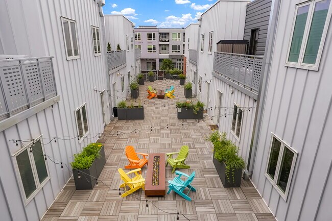 Building Photo - Beautifully Furnished Studio Condo in the Heart of Denver