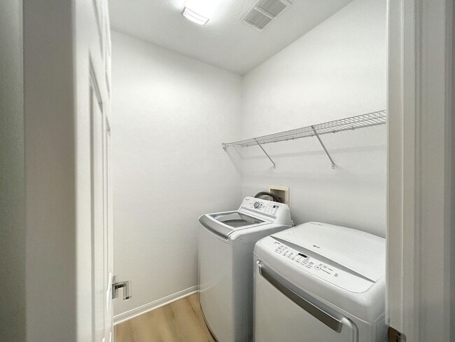 Building Photo - Beautifully Renovated Home in Tampa Palms ...