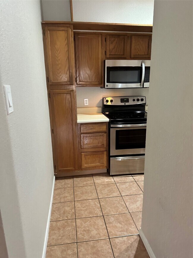 Building Photo - 2121 El Paseo St