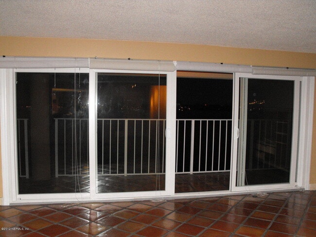 Building Photo - 1565 Le Baron Ave