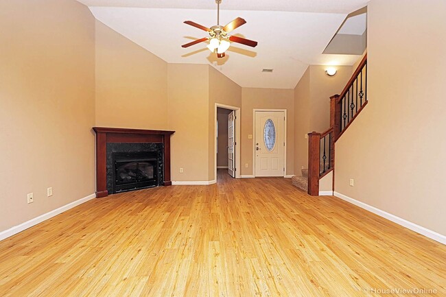 Building Photo - 2850/2852 Larkspur