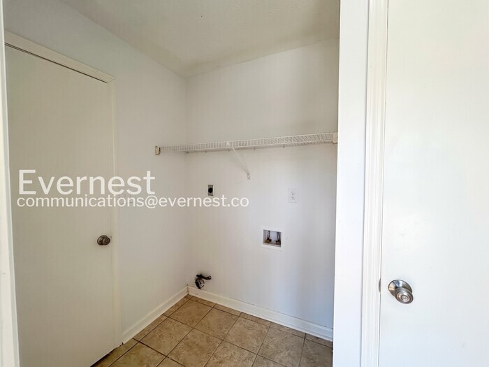 Building Photo - 5044 Donnell Way