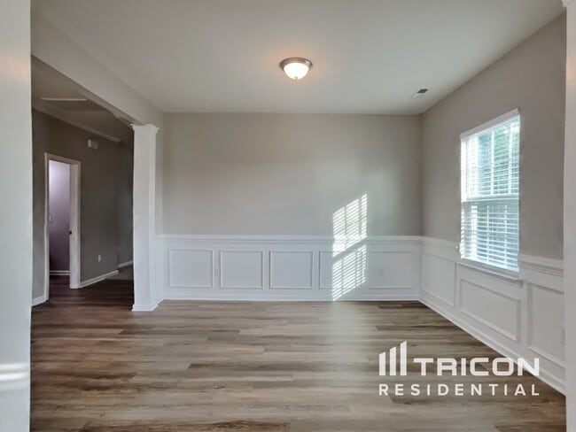 Building Photo - 151 N Great White Way