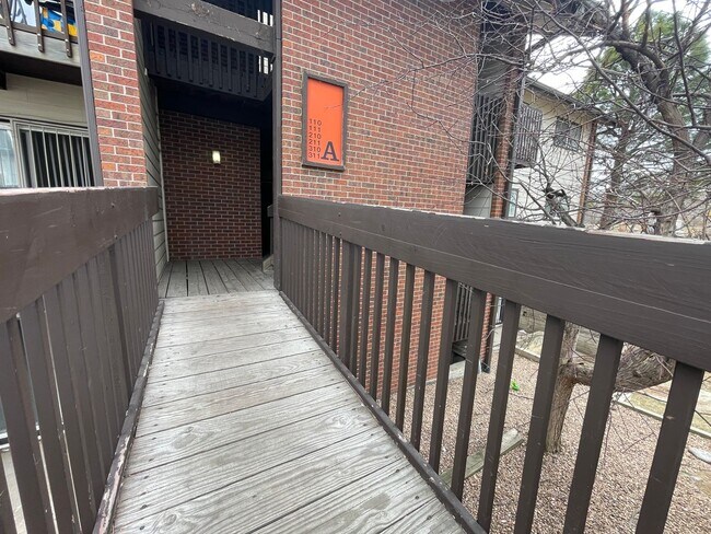 Building Photo - 2 Bedroom 2 Bathroom Aurora Condo!  ***Move-In Special***