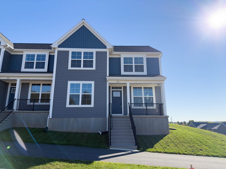 Primary Photo - 216 Ringneck Cir