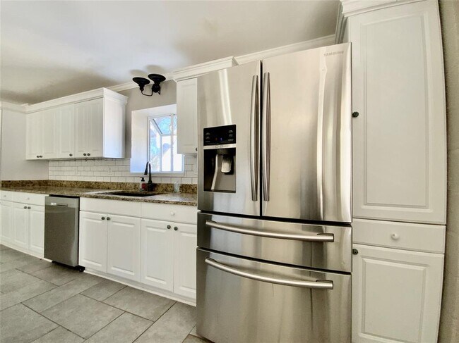 Building Photo - 2704 Palomino Dr