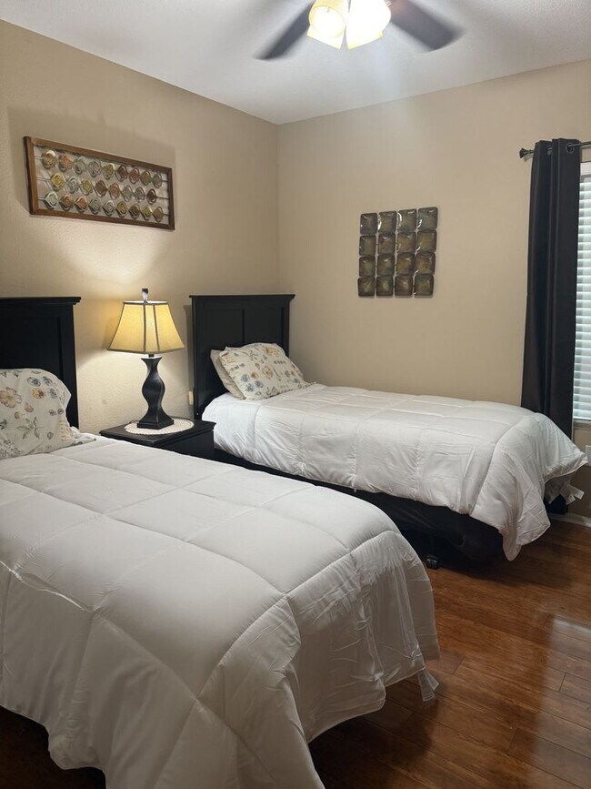 Building Photo - Fully furnished Scottsdale condo!
