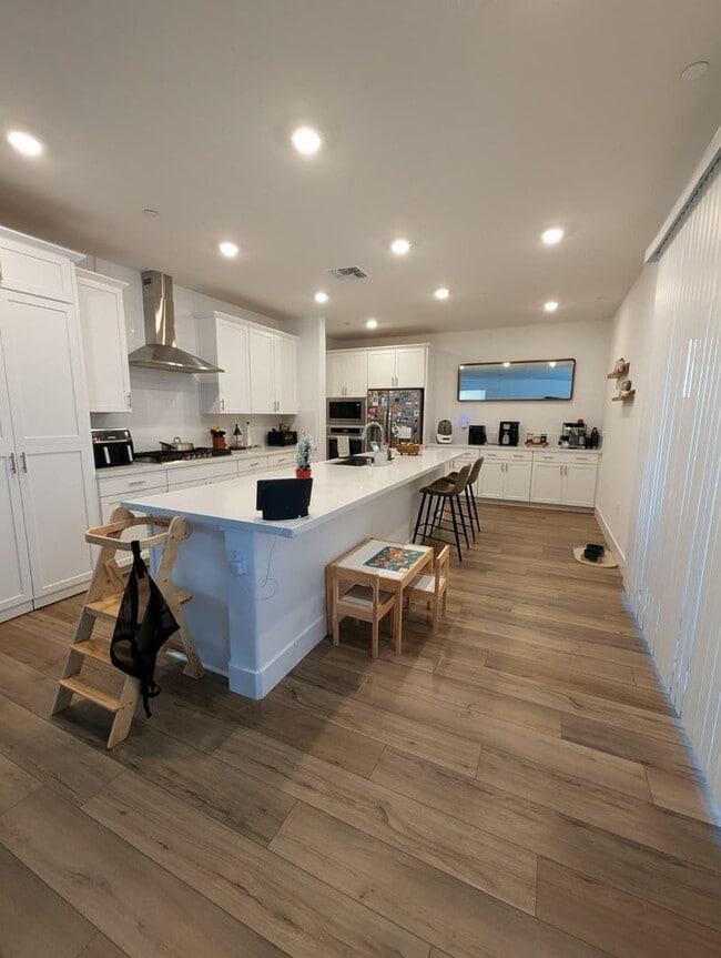 Building Photo - Beautiful and Spacious 4BR 3BA Home in Roseville