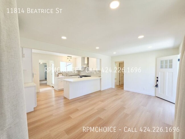 Building Photo - 11814 Beatrice St