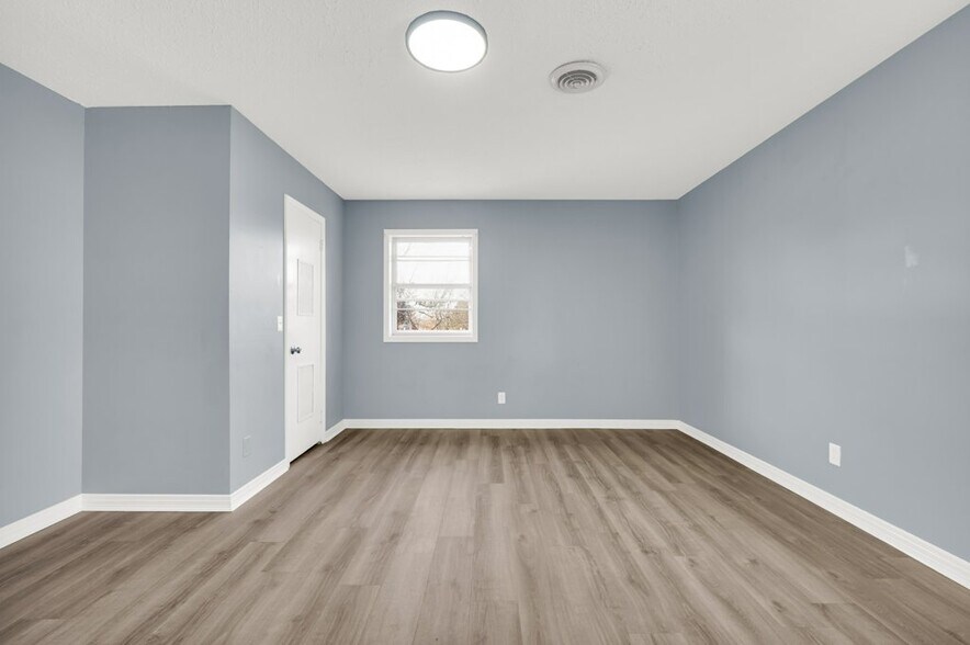 Building Photo - 415 Forrest Ct