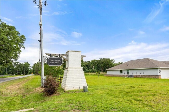 Building Photo - 6028 Creek Side Trl