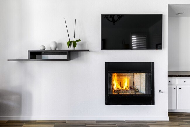 Building Photo - 2842 Sundance Cir W