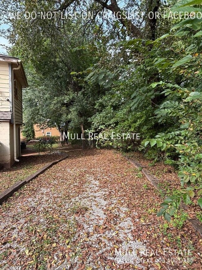 Building Photo - 502 1/2 N Wentz Street-