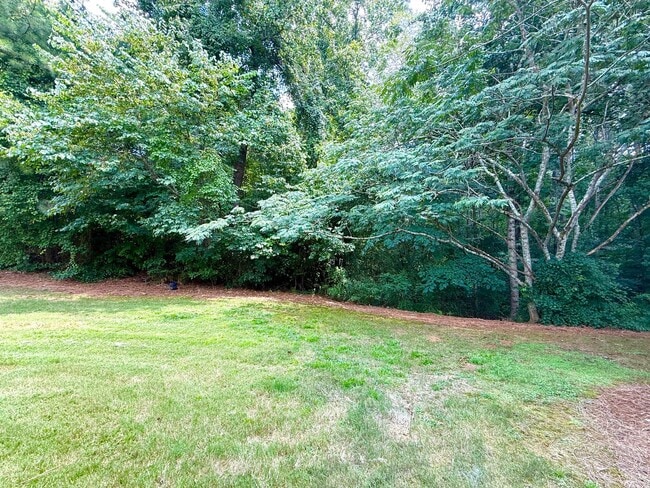 Building Photo - Welcome to this charming 3 bedroom, 2.5 ba...