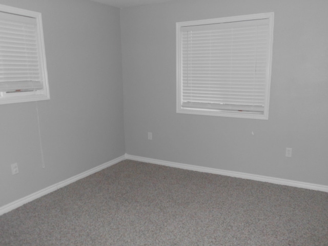 Building Photo - Spacious Townhome