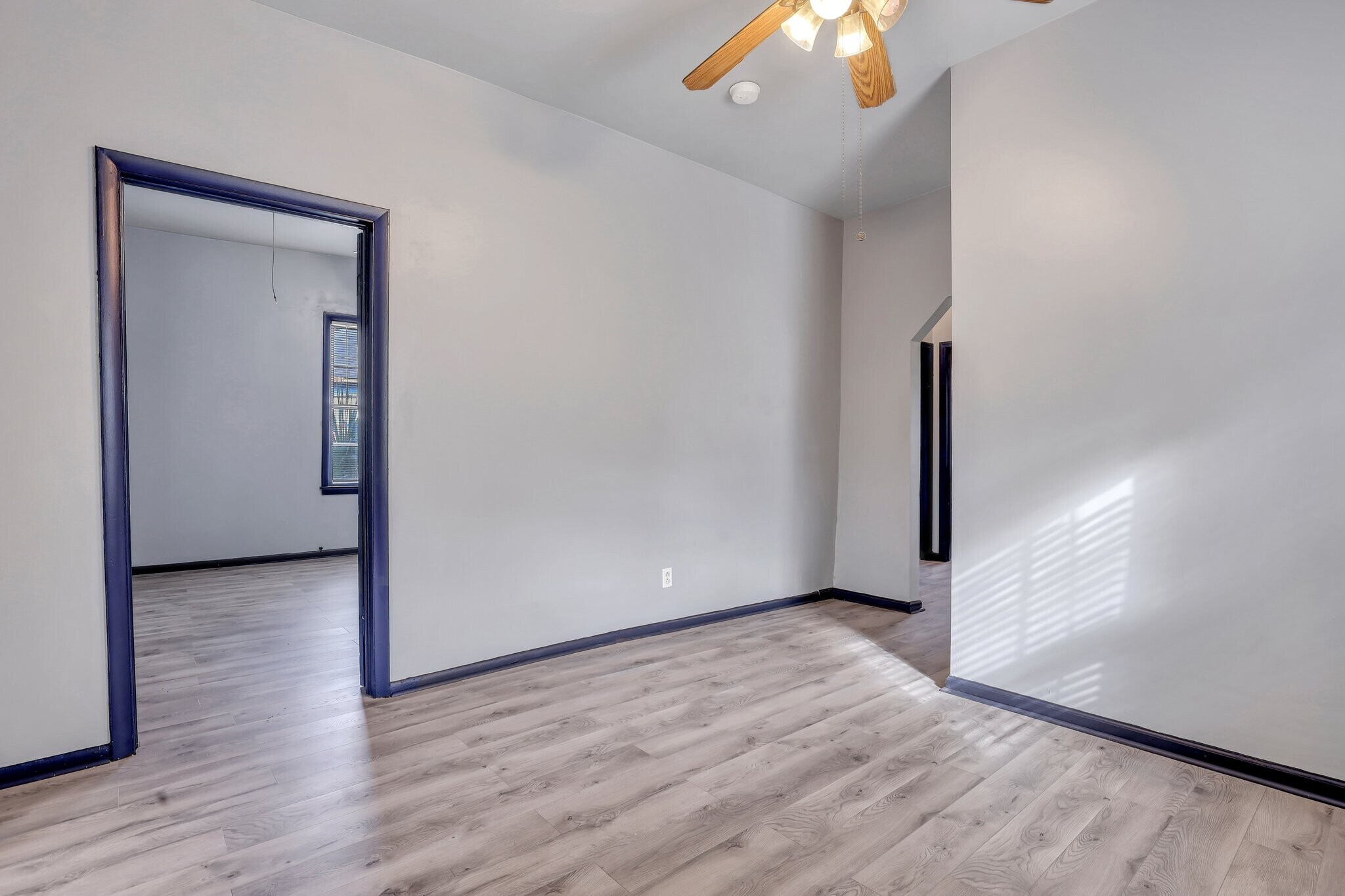 Building Photo - 1008 W 52nd St