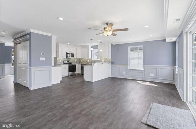 Building Photo - 802 Sixth Ave