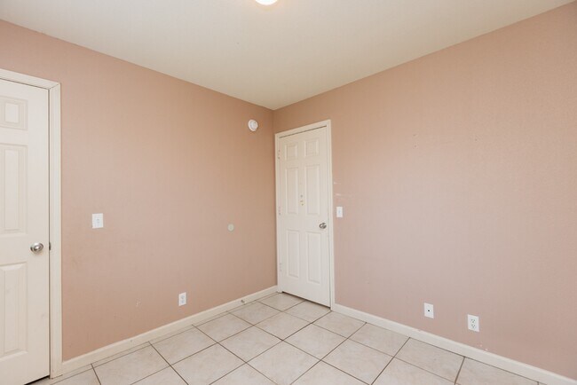 Building Photo - **1 Story 3 Bedroom 2 Bath Home in Hutto, TX